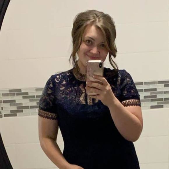 Poshmark profile picture for @ole